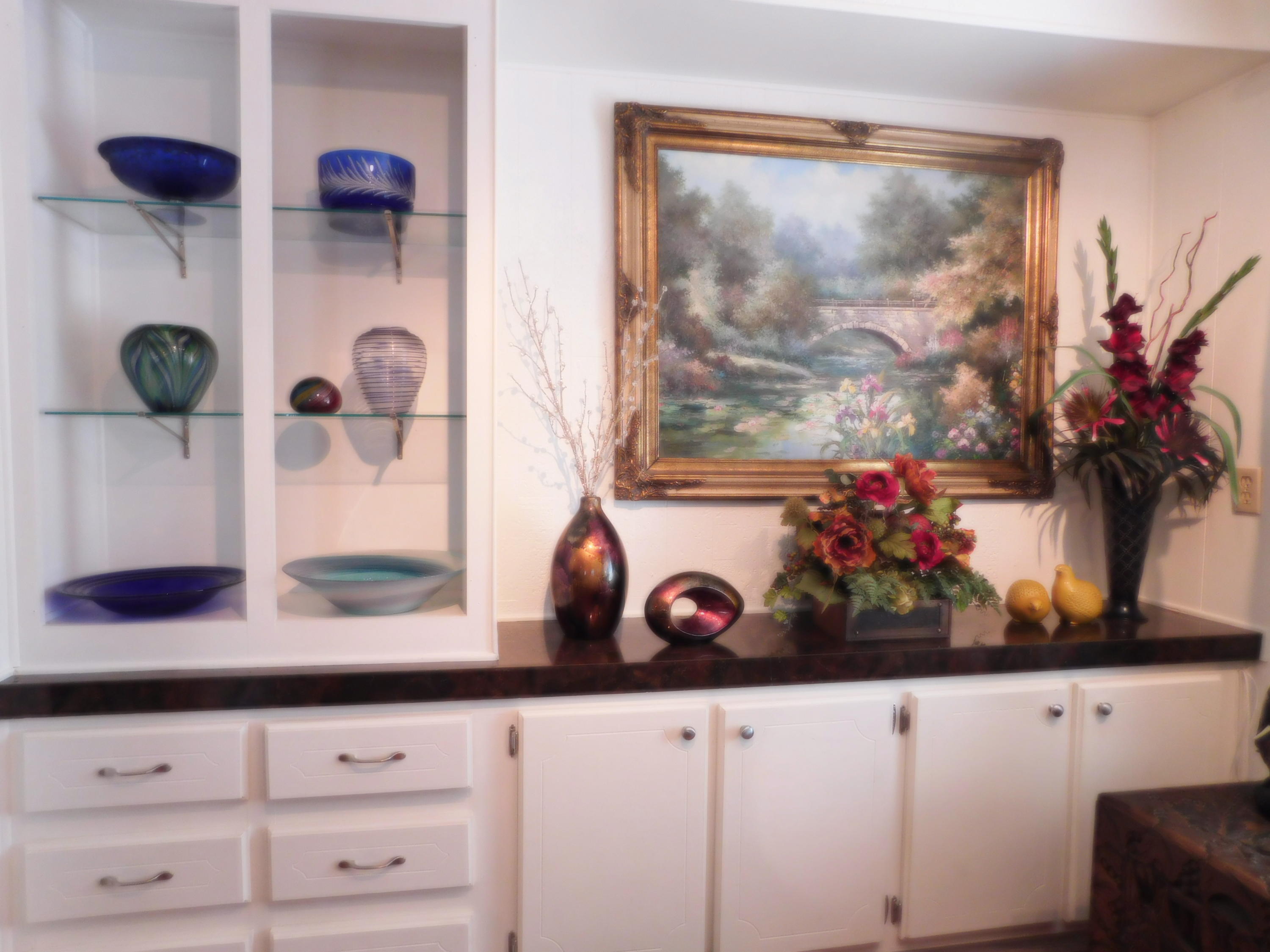 51555 Monroe Street, Unit 52 Indio, CA 92201 - Photo 5 of 42 a bathroom with a potted plant on the wall and a potted plant