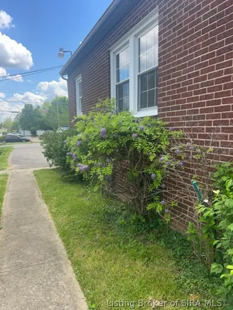 $179,000 | 1014 East 10th Street, Jeffersonville, IN 47130