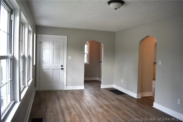 $179,000 | 1014 East 10th Street, Jeffersonville, IN 47130