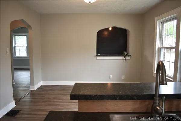 $179,000 | 1014 East 10th Street, Jeffersonville, IN 47130