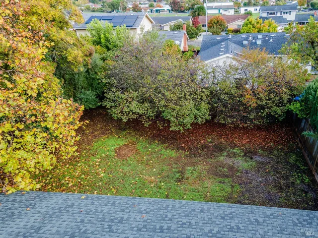 a view of a garden with lawn chairs