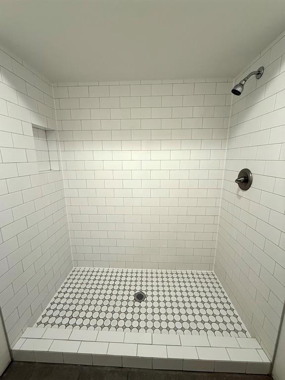 3650 Rickshaw Drive, Unit 3656 Dallas, TX 75229 - Photo 15 of 20 Full bathroom featuring a stall shower