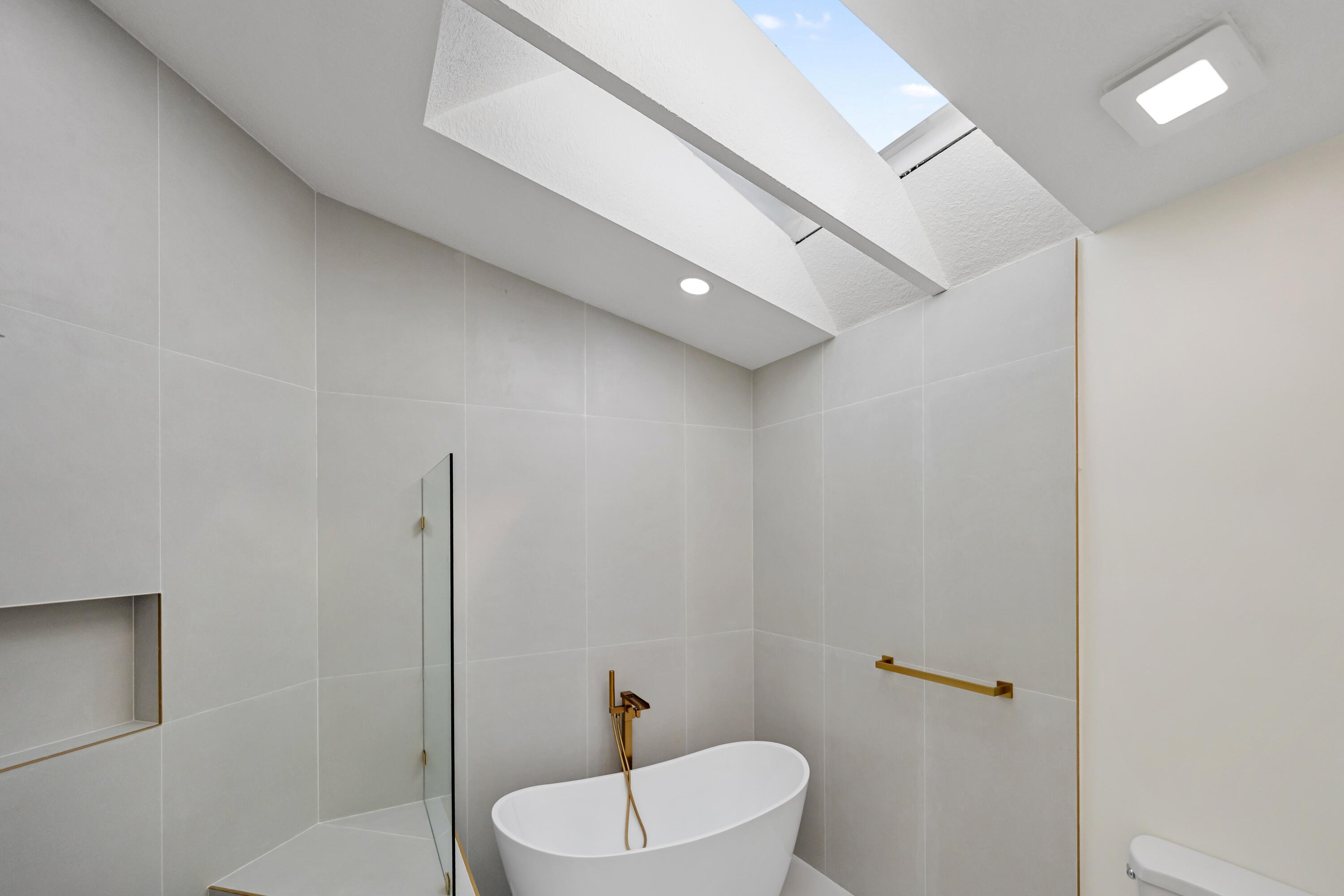 17277 Hampton Boulevard Boca Raton, FL 33496 - Photo 15 of 55 a bathroom with a toilet a sink and mirror