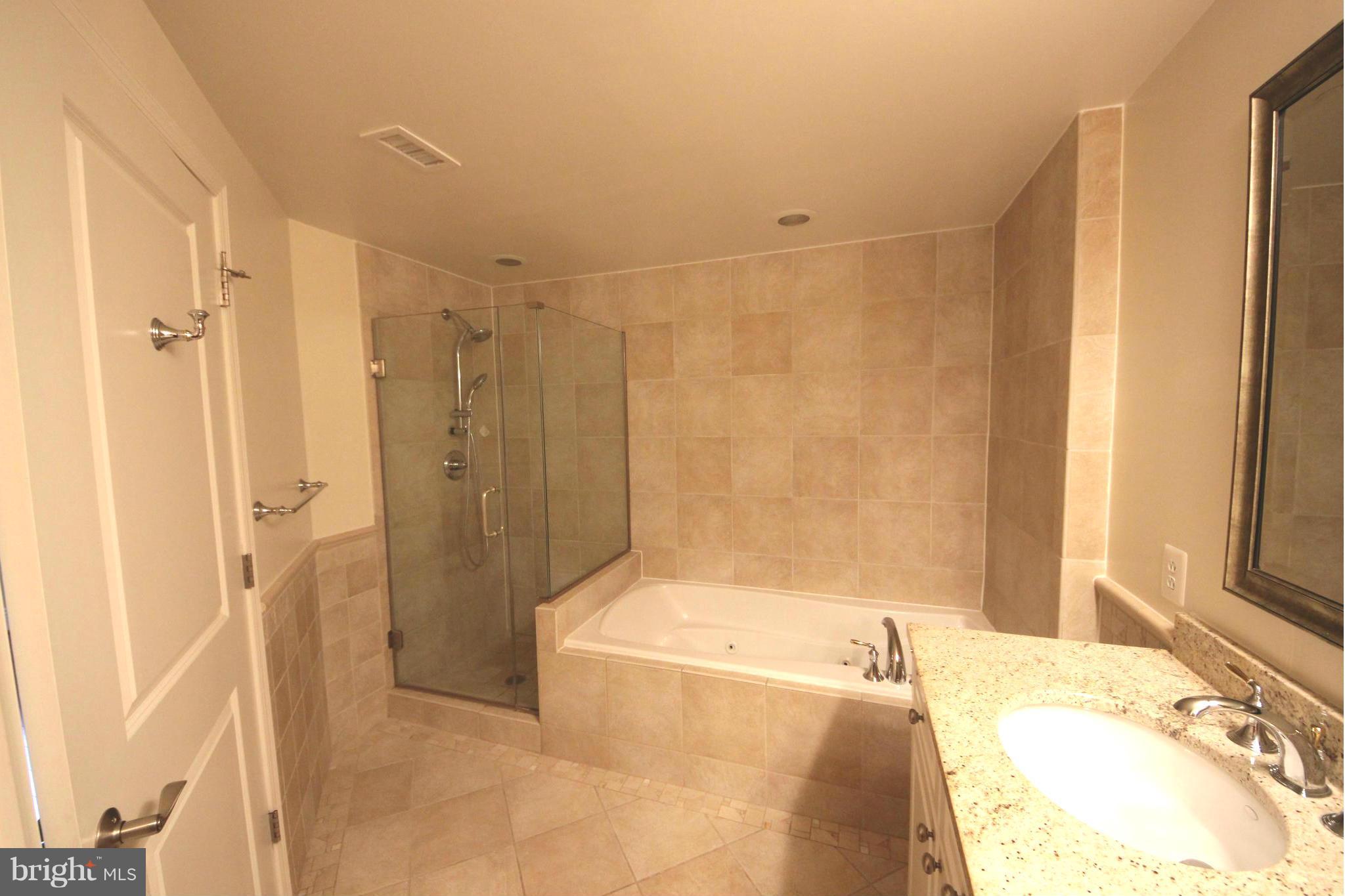 11990 Market Street, Unit 402 Reston, VA 20190 - Photo 18 of 30 Bath (Master)