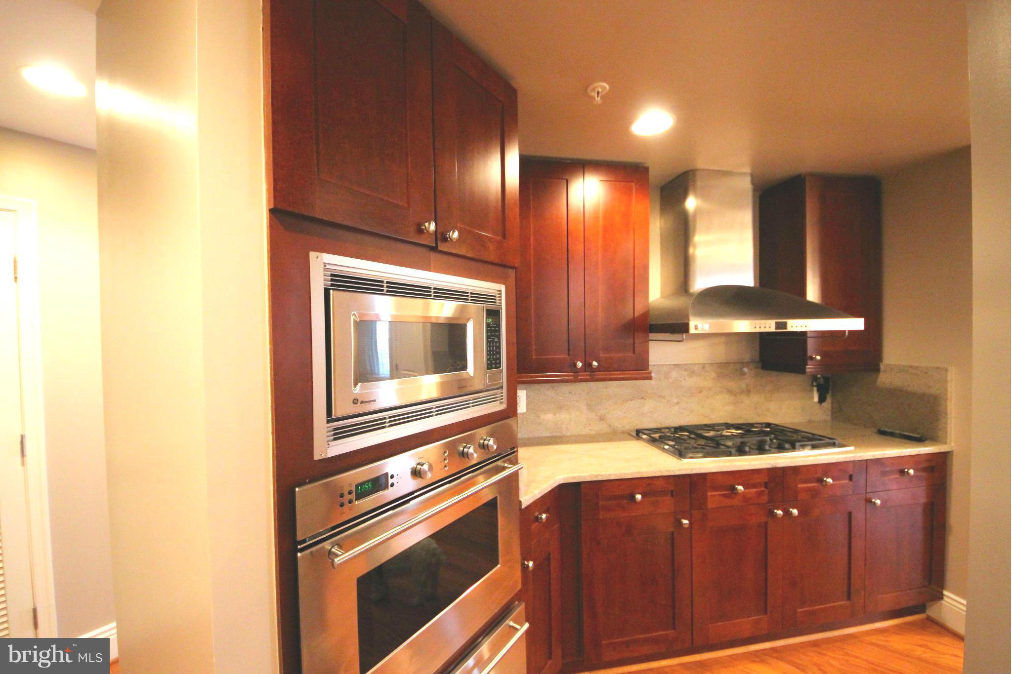 11990 Market Street, Unit 402 Reston, VA 20190 - Photo 10 of 30 Kitchen
