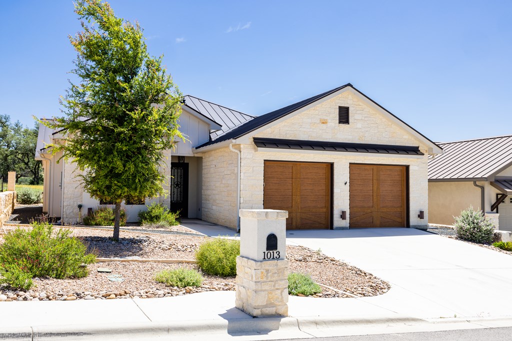 1013 Comanche Hills Kerrville, TX 78028 - Photo 3 of 45