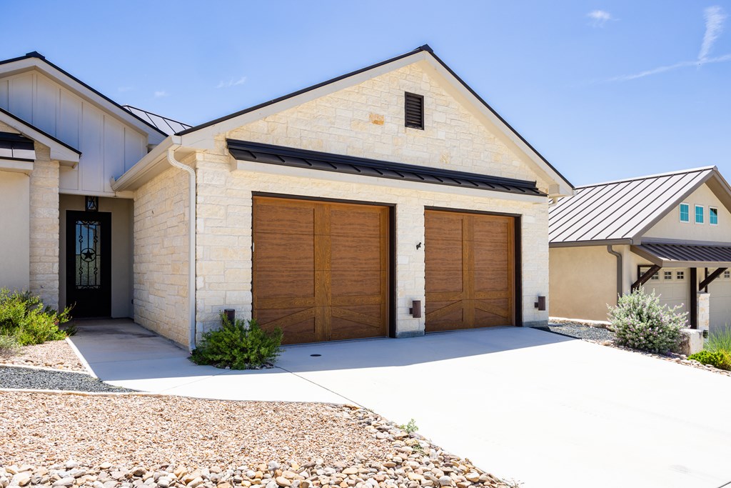 1013 Comanche Hills Kerrville, TX 78028 - Photo 4 of 45