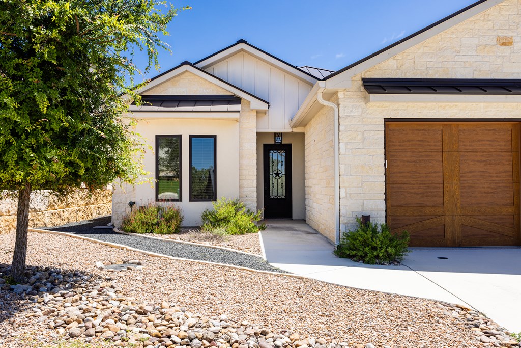 1013 Comanche Hills Kerrville, TX 78028 - Photo 5 of 45