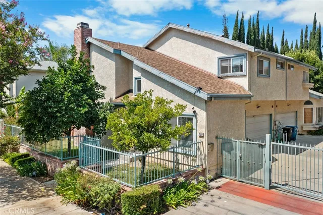 $664,900 | 7527 Tampa Avenue, Unit 1, Reseda, CA 91335