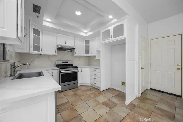 $664,900 | 7527 Tampa Avenue, Unit 1, Reseda, CA 91335