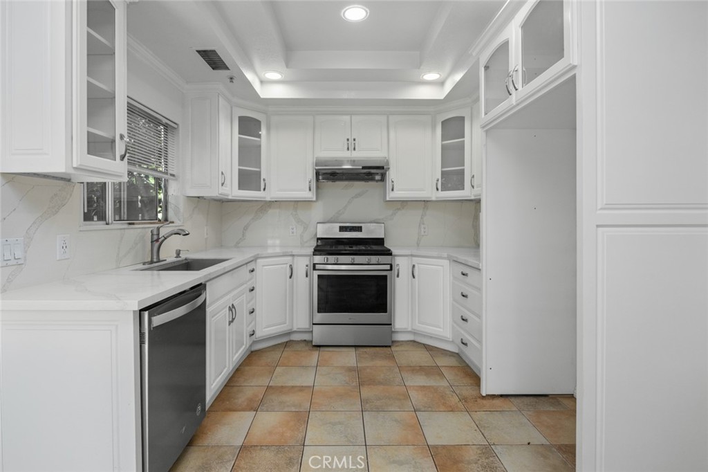 7527 Tampa Avenue, Unit 1 Reseda, CA 91335 - Photo 7 of 26