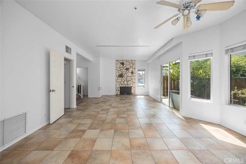 7527 Tampa Avenue, Unit 1 Reseda, CA 91335 - Photo 8 of 26