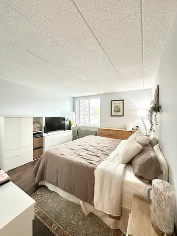 $244,900 | 75 Kristin Circle, Unit 126, Schaumburg, IL 60195