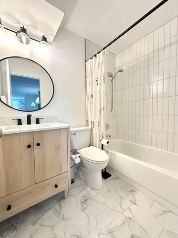 $244,900 | 75 Kristin Circle, Unit 126, Schaumburg, IL 60195