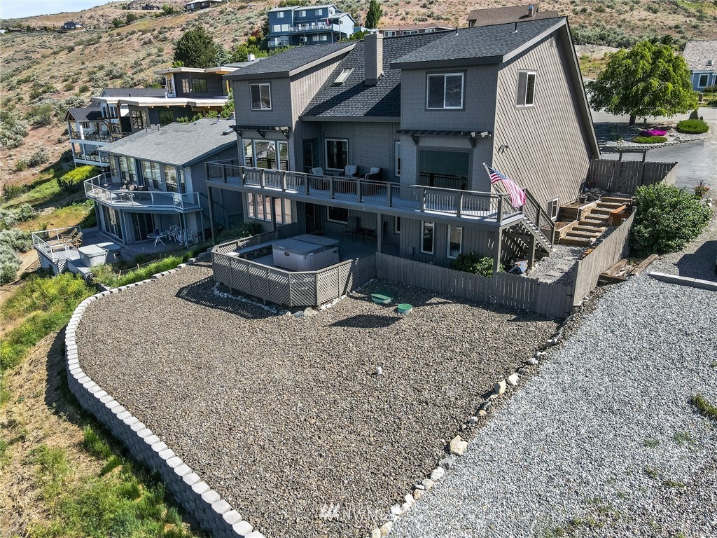 113 Riviera Place Chelan, WA 98816 - Photo 2 of 40 Gallery Image 2