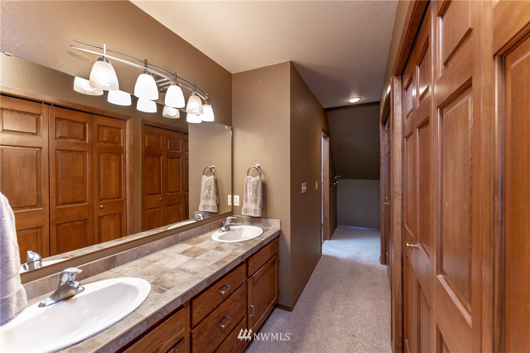 113 Riviera Place Chelan, WA 98816 - Photo 18 of 40 Gallery Image 18