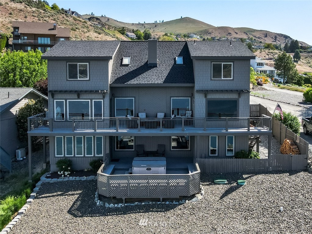 113 Riviera Place Chelan, WA 98816 - Photo 3 of 40 Gallery Image 3