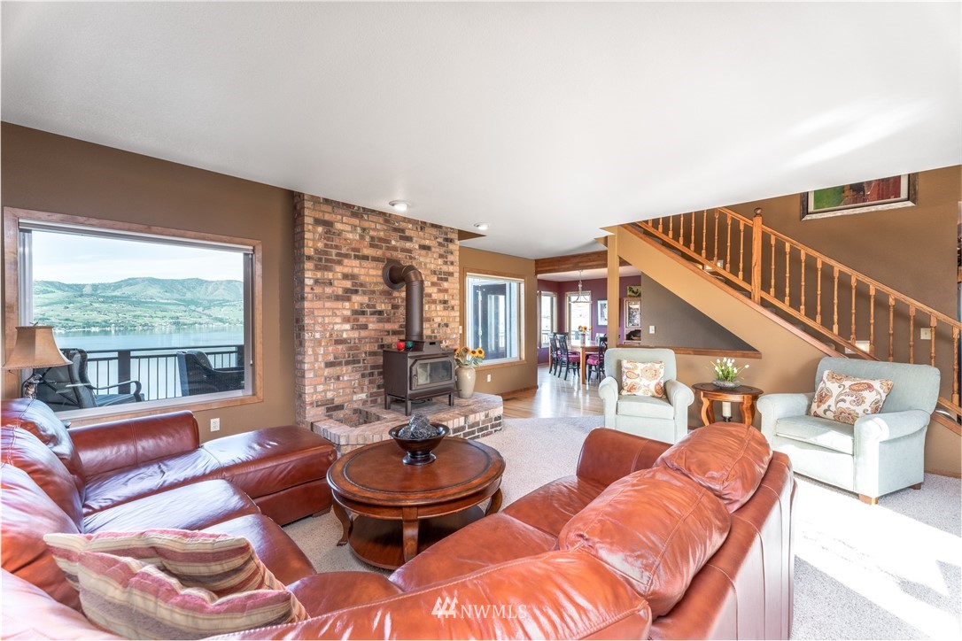 113 Riviera Place Chelan, WA 98816 - Photo 8 of 40 Gallery Image 8