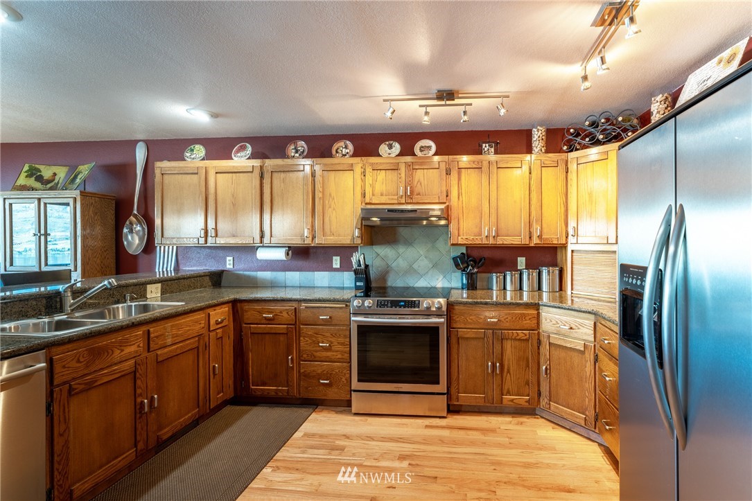 113 Riviera Place Chelan, WA 98816 - Photo 9 of 40 Gallery Image 9