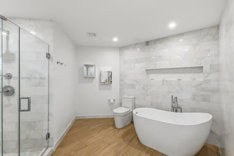 $1,295,000 | 888 Brickell Key Drive, Unit 1207, Miami, FL 33131