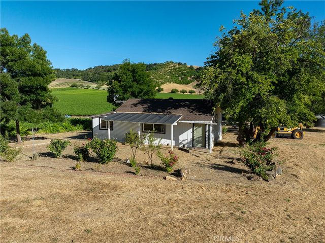 a kitchen with kitchen island a dining table and chairs
