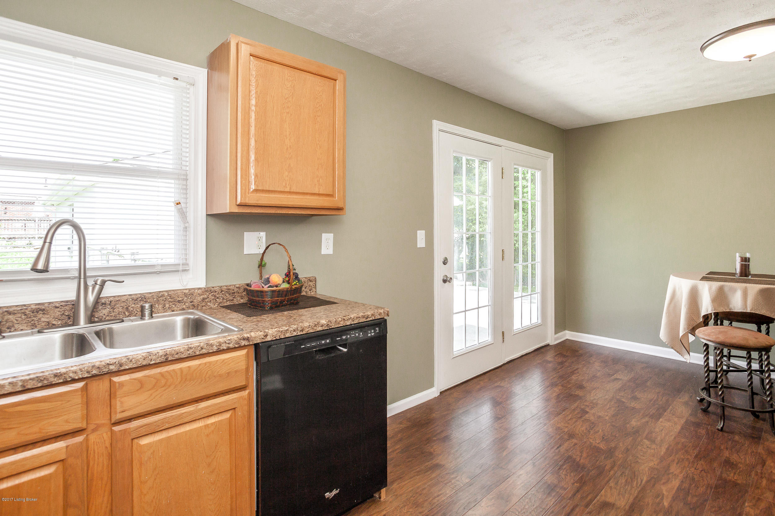 150 Meadowood Road Louisville, KY 40229 - Photo 10 of 25 150 Meadowood Rd-16