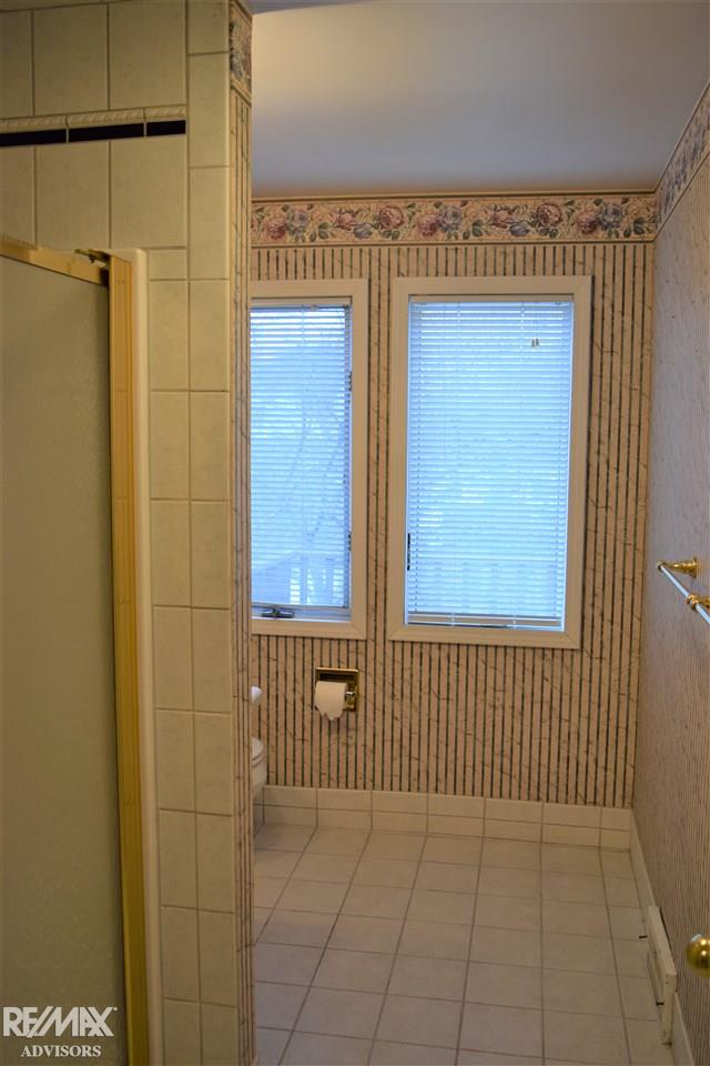 1541 Hawthorne Road Grosse Pointe, MI 48236 - Photo 36 of 48 31366675-35.JPG