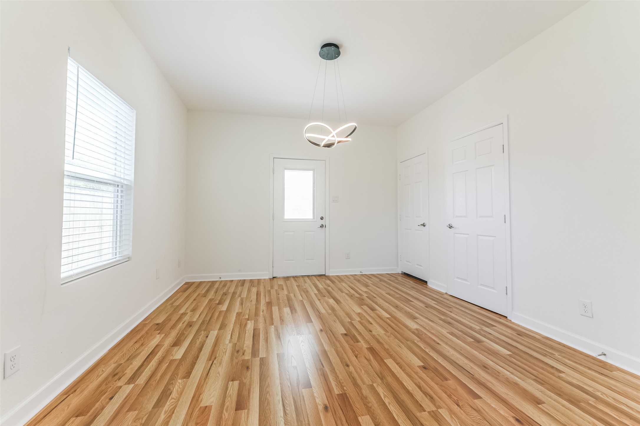 4830 Burma Road, Unit A B Houston, TX 77033 - Photo 30 of 34 an empty room with windows