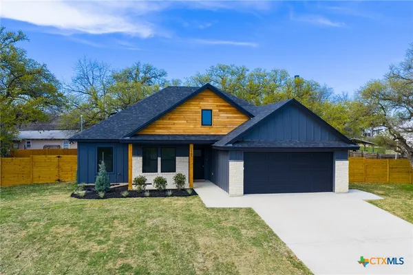 $339,000 | 1105 West 1st Street, Lampasas, TX 76550