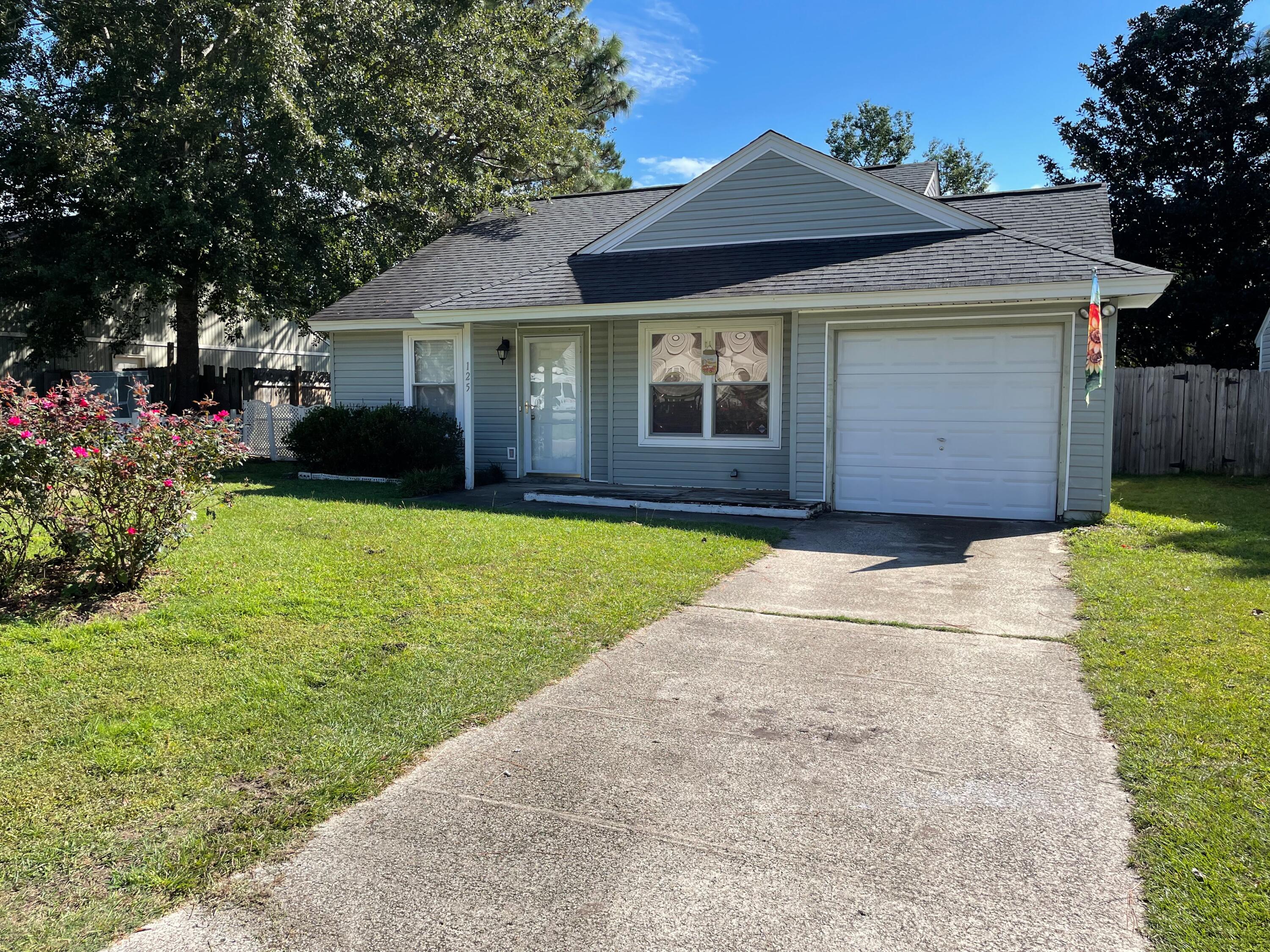 125 Lancashire Road Summerville, SC 29486 - Photo 2 of 11 IMG-2550