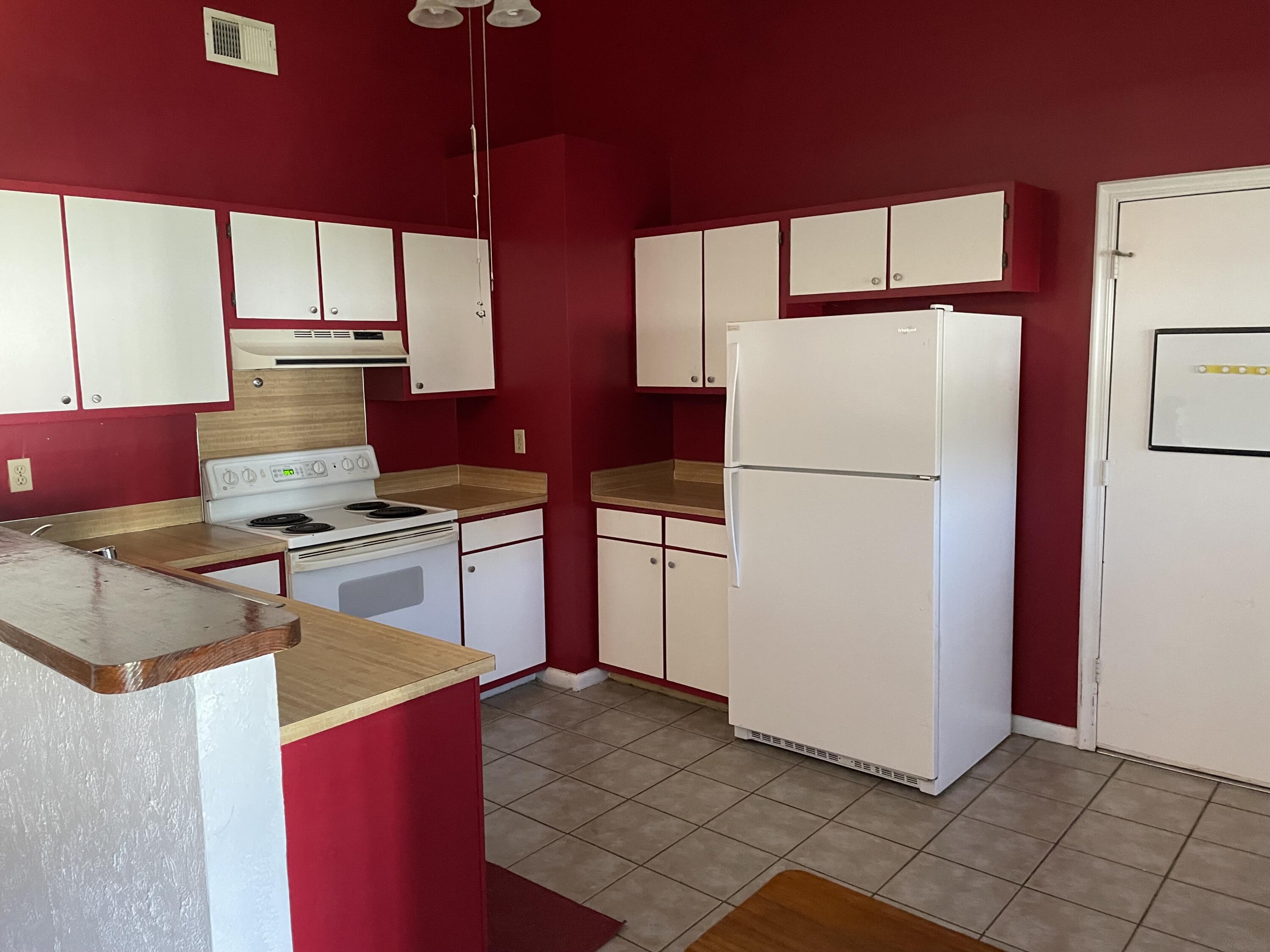 125 Lancashire Road Summerville, SC 29486 - Photo 6 of 11 IMG-2569