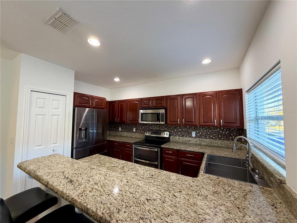 2436 Oak Mill Drive Kissimmee, FL 34744 - Photo 7 of 13