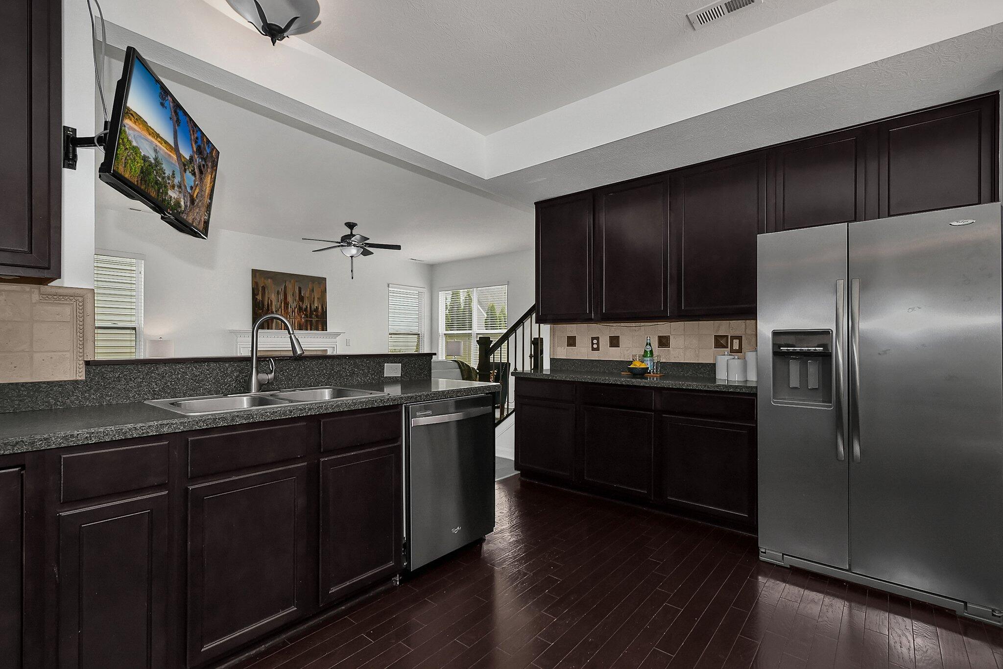5689 Gingrey Road Dublin, OH 43016 - Photo 13 of 36 Kitchen