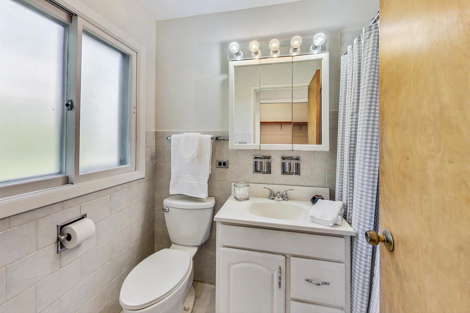 157 Riverside Drive Northfield, IL 60093 - Photo 12 of 21 a bathroom with a toilet sink vanity and mirror
