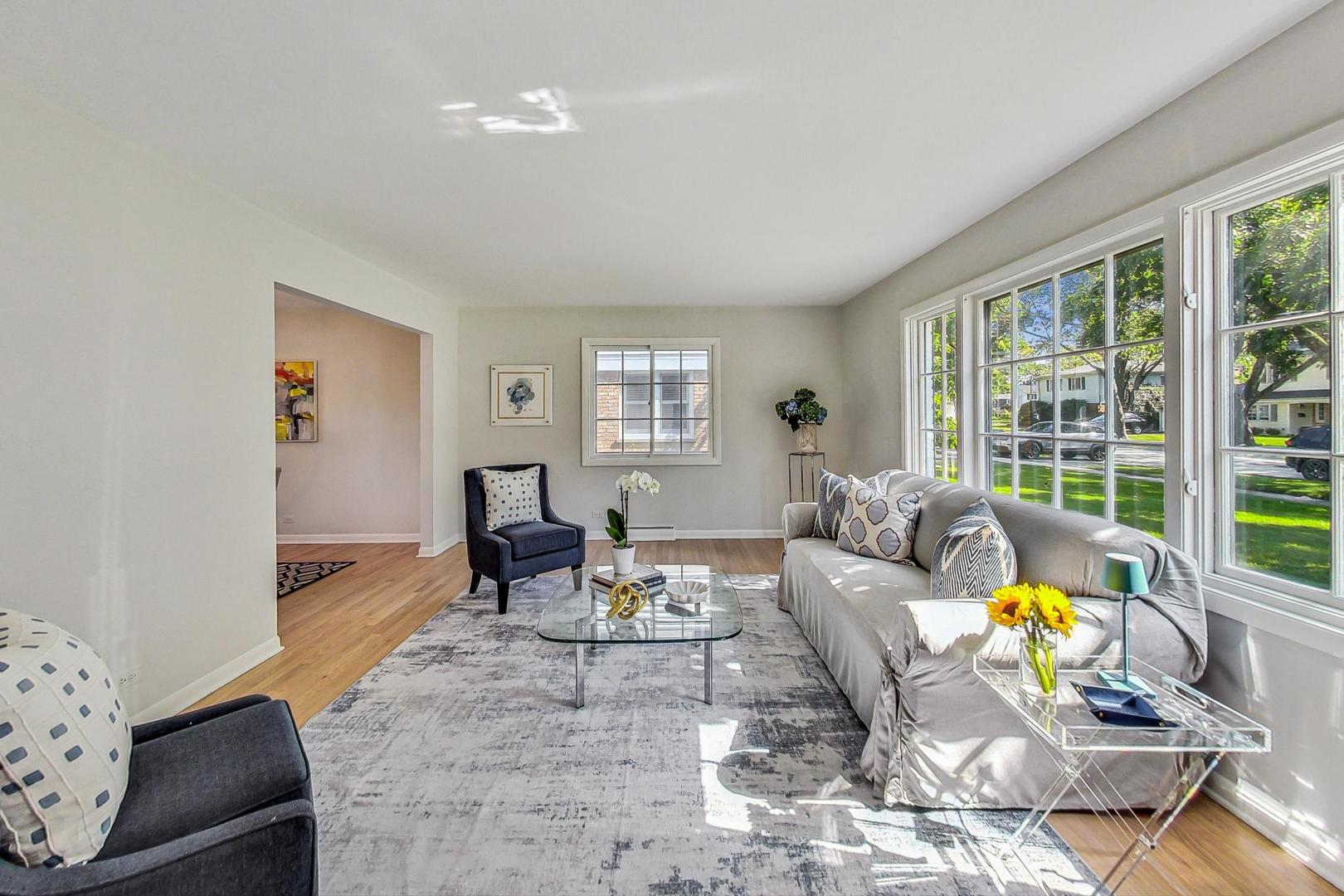 157 Riverside Drive Northfield, IL 60093 - Photo 5 of 21 a living room with furniture and a table