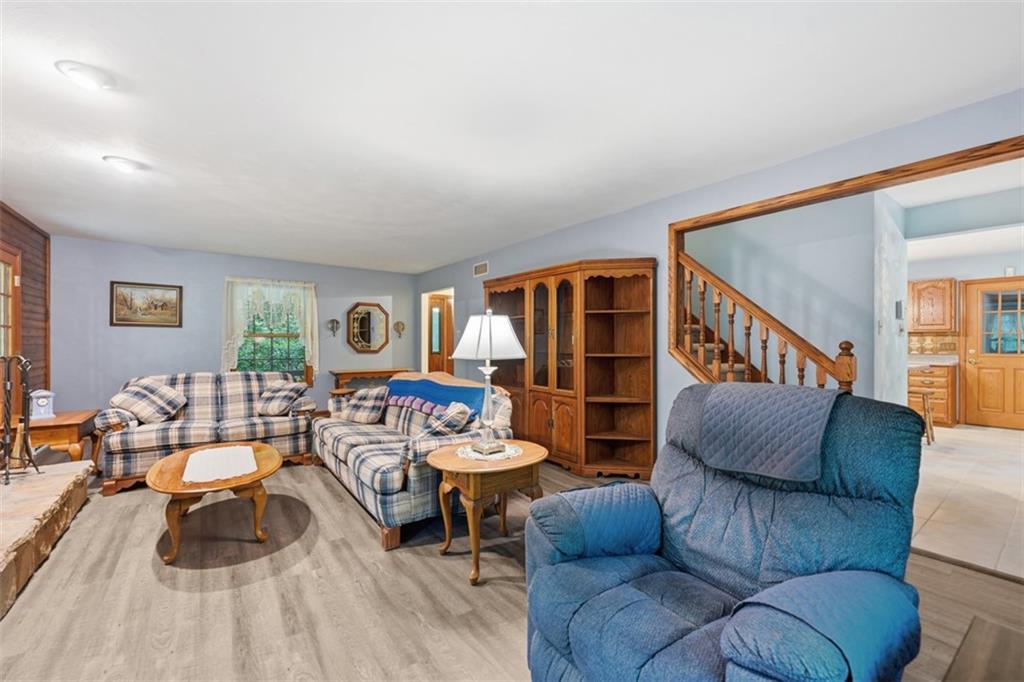 137 Spring Valley Road Valencia, PA 16059 - Photo 11 of 48