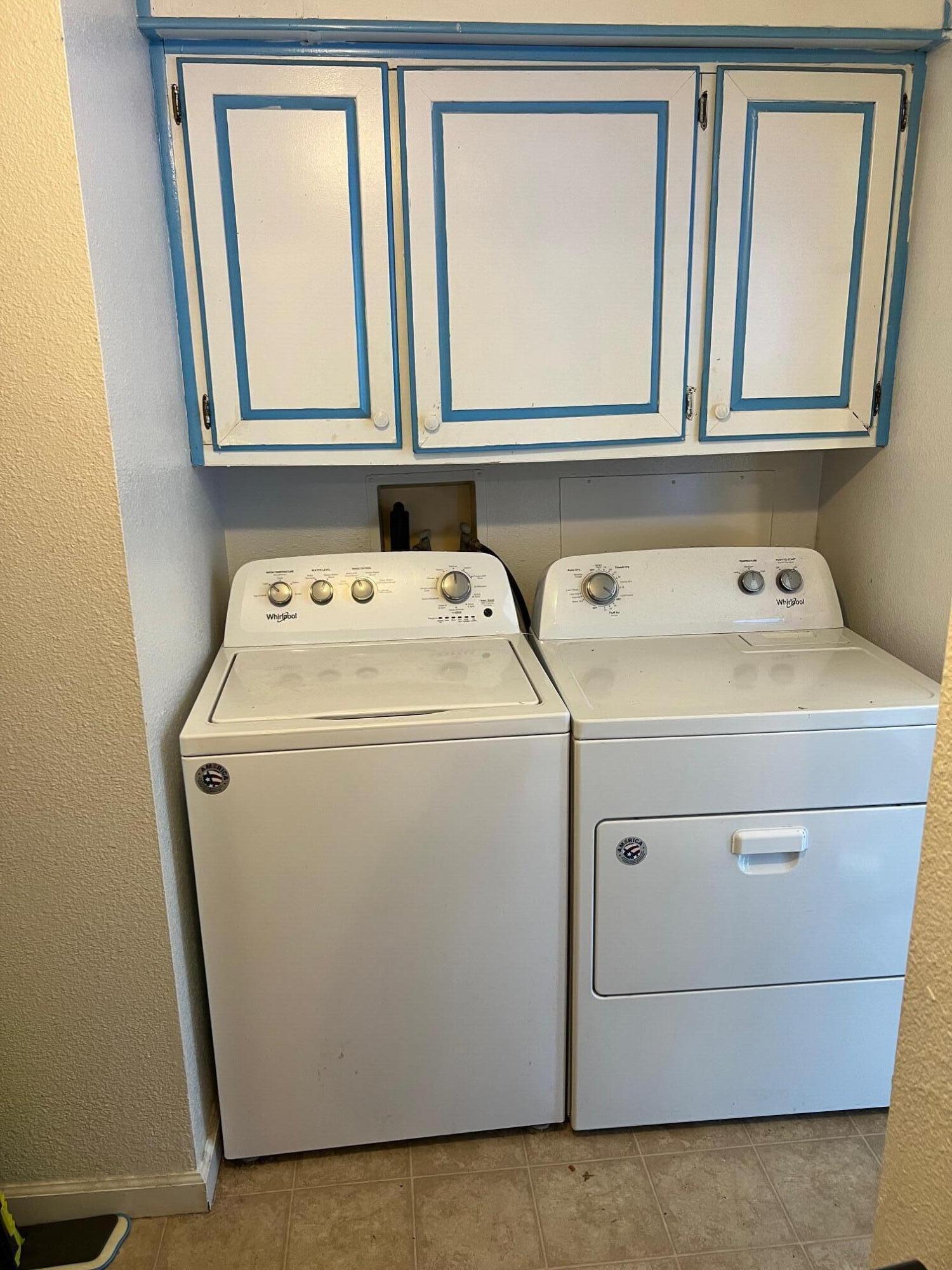 900 East Rankin Road, Unit 5 Tulare, CA 93274 - Photo 7 of 26 a utility room with dryer and washer