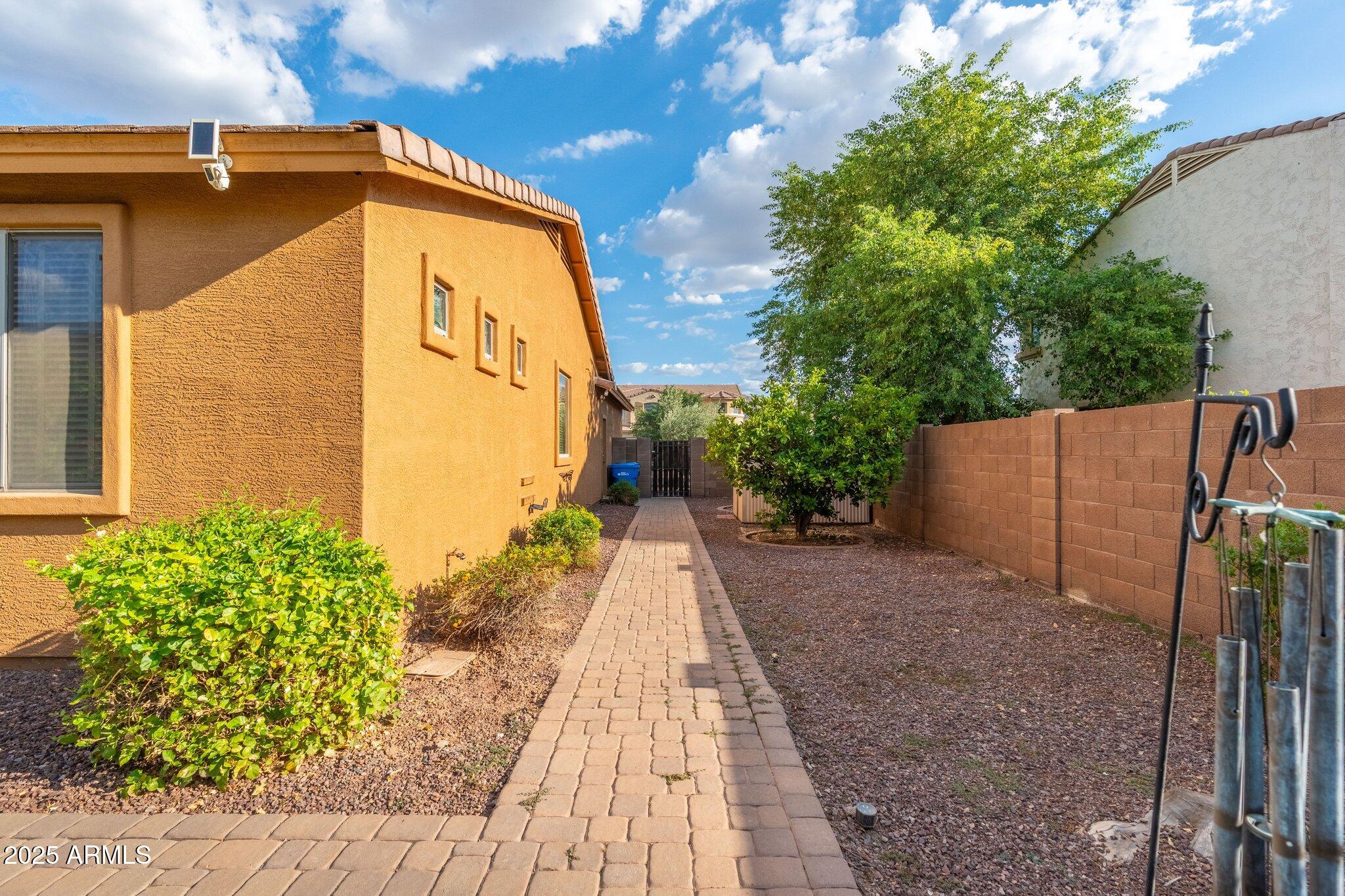 2124 West Harwell Rd. Phoenix, AZ 85041 - Photo 37 of 41 36-web-or-mls-DSC04570-HDR