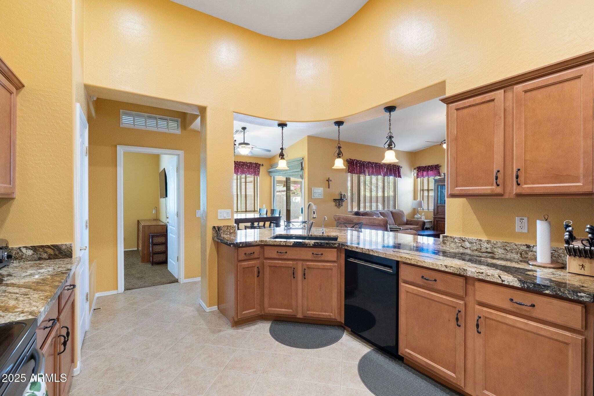 2124 West Harwell Rd. Phoenix, AZ 85041 - Photo 8 of 41 16-web-or-mls-DSC04506