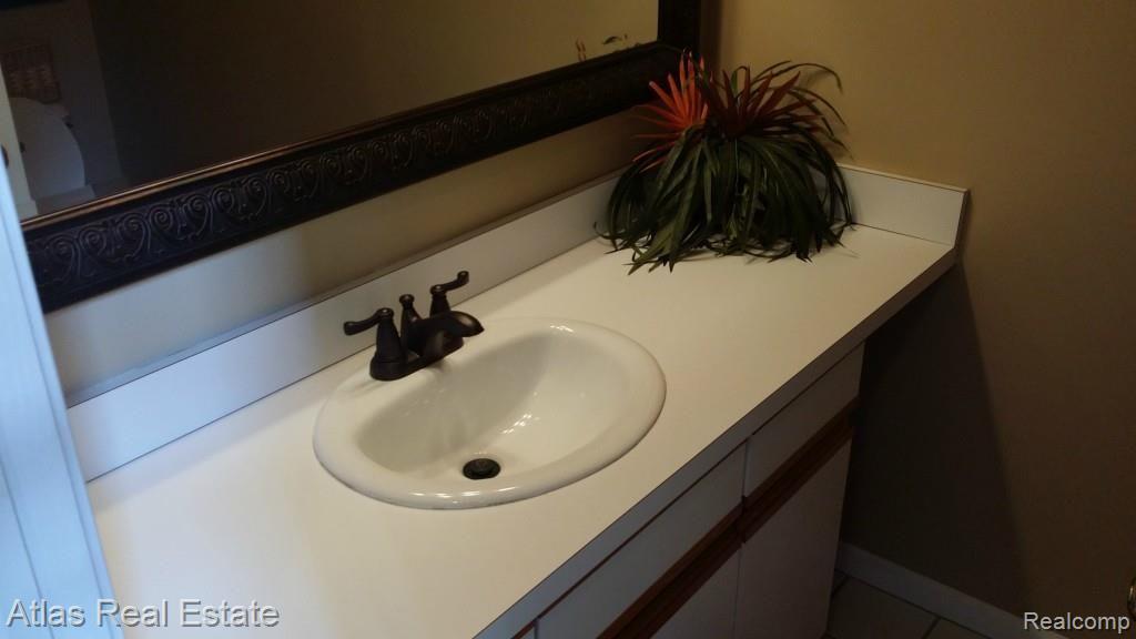 8360 Oakhill Road Clarkston, MI 48348 - Photo 13 of 18 20140602_155254.jpg