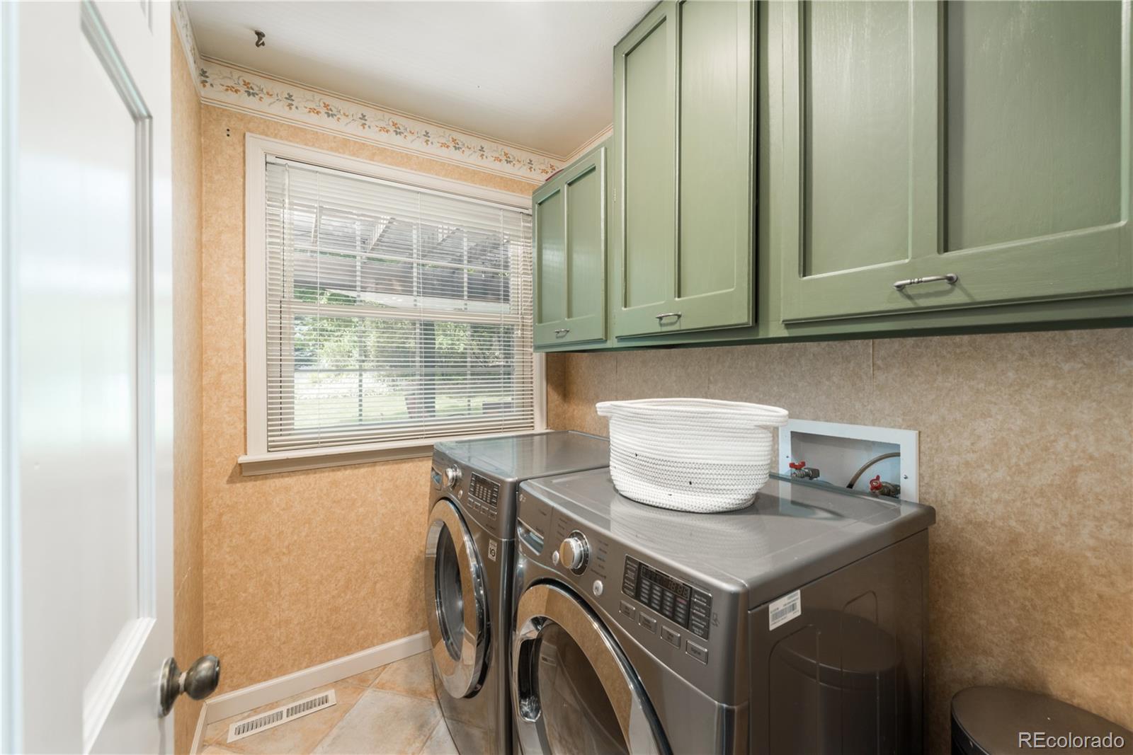 7 Middlefield Road Littleton, CO 80123 - Photo 23 of 39 a utility room with dryer and washer