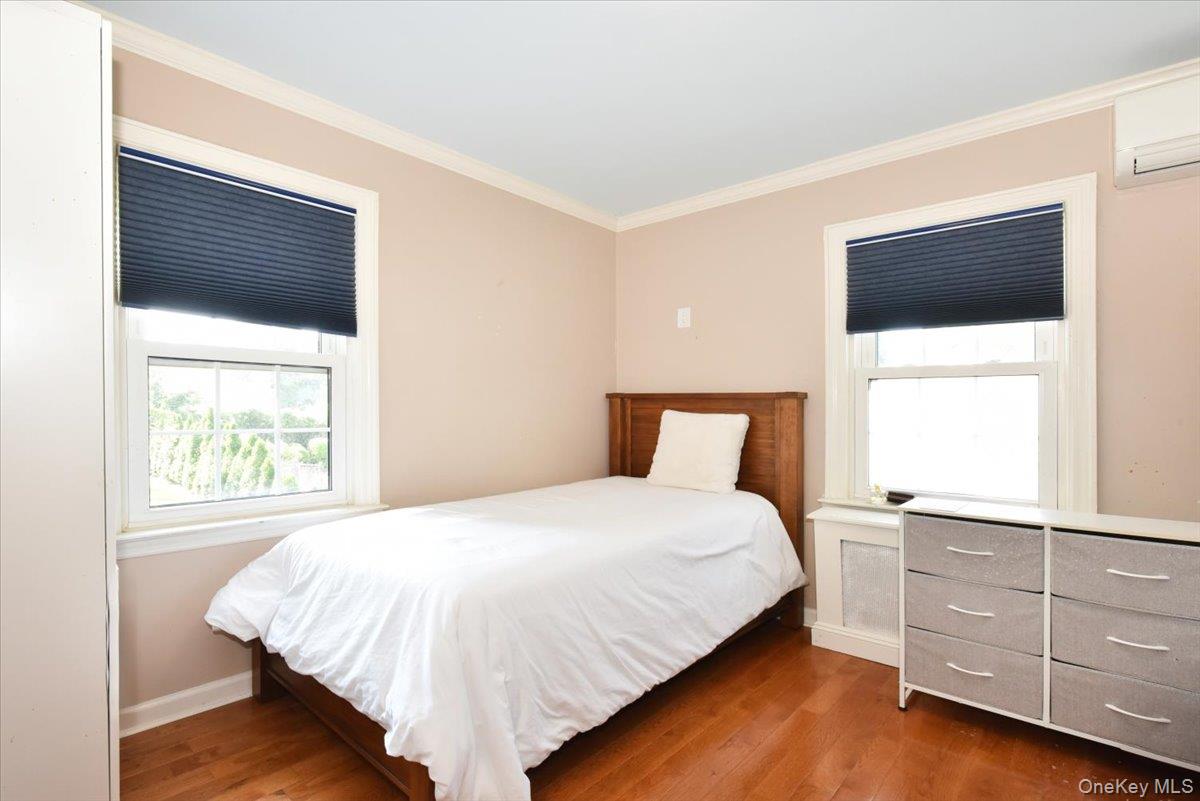 193-46 McLaughlin Avenue Queens, NY 11423 - Photo 22 of 34 a bedroom with a bed and a window