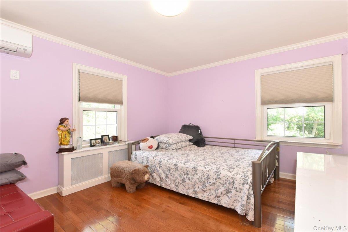 193-46 McLaughlin Avenue Queens, NY 11423 - Photo 23 of 34 a bedroom with a bed and a window