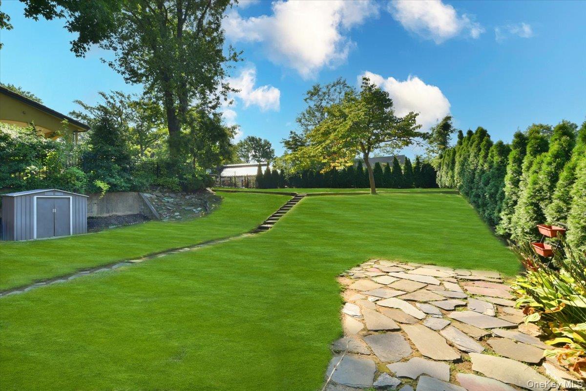 193-46 McLaughlin Avenue Queens, NY 11423 - Photo 31 of 34 a view of a park