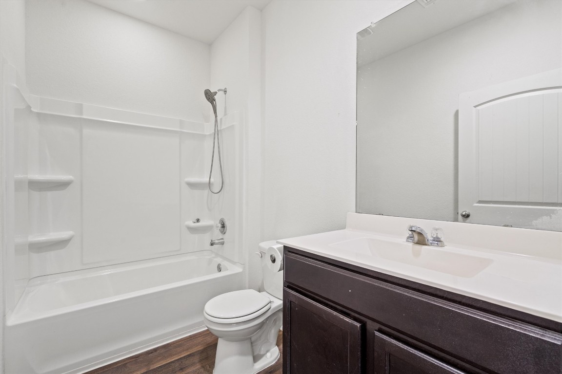 11908 Pyrite Road Manor, TX 78653 - Photo 14 of 35 a bathroom with a sink a toilet and a bathtub