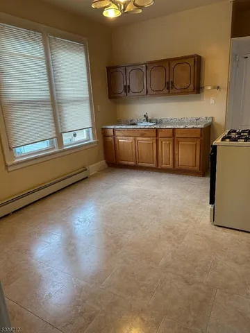 $2,000 | 122 Buffalo Avenue, Unit 4, Paterson, NJ 07503