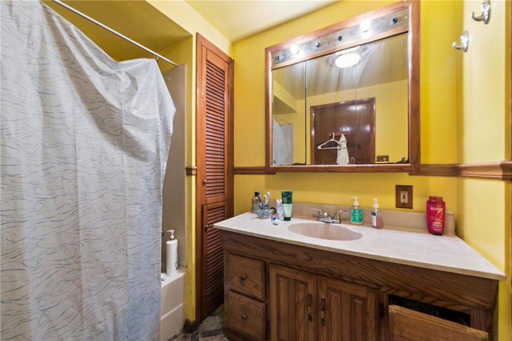 571 3rd Street Pitcairn, PA 15140 - Photo 5 of 11