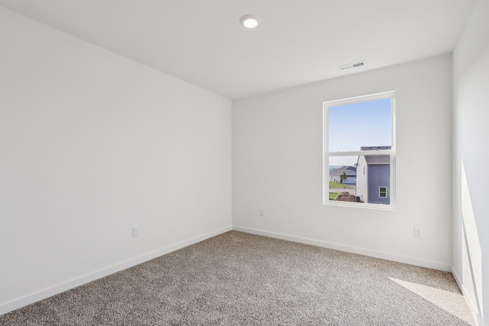 1552 Aspen Lane Pingree Grove, IL 60140 - Photo 27 of 73 an empty room with a window