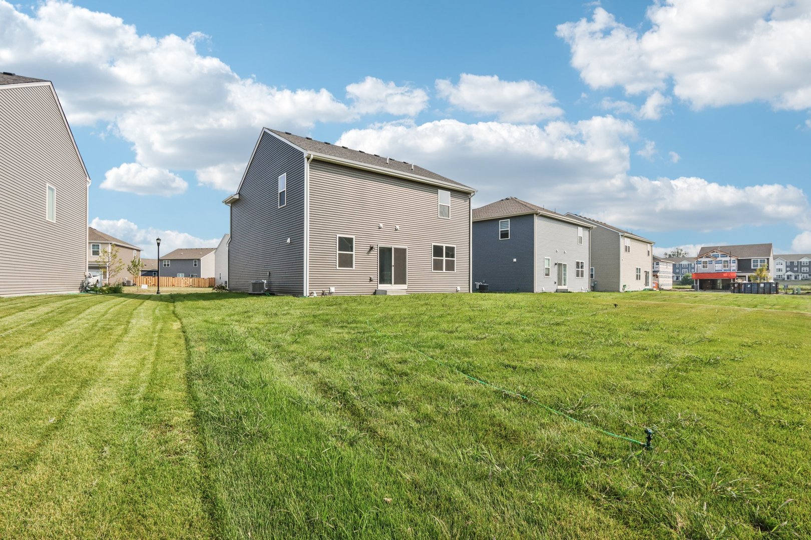 1552 Aspen Lane Pingree Grove, IL 60140 - Photo 40 of 73 a house view with garden space