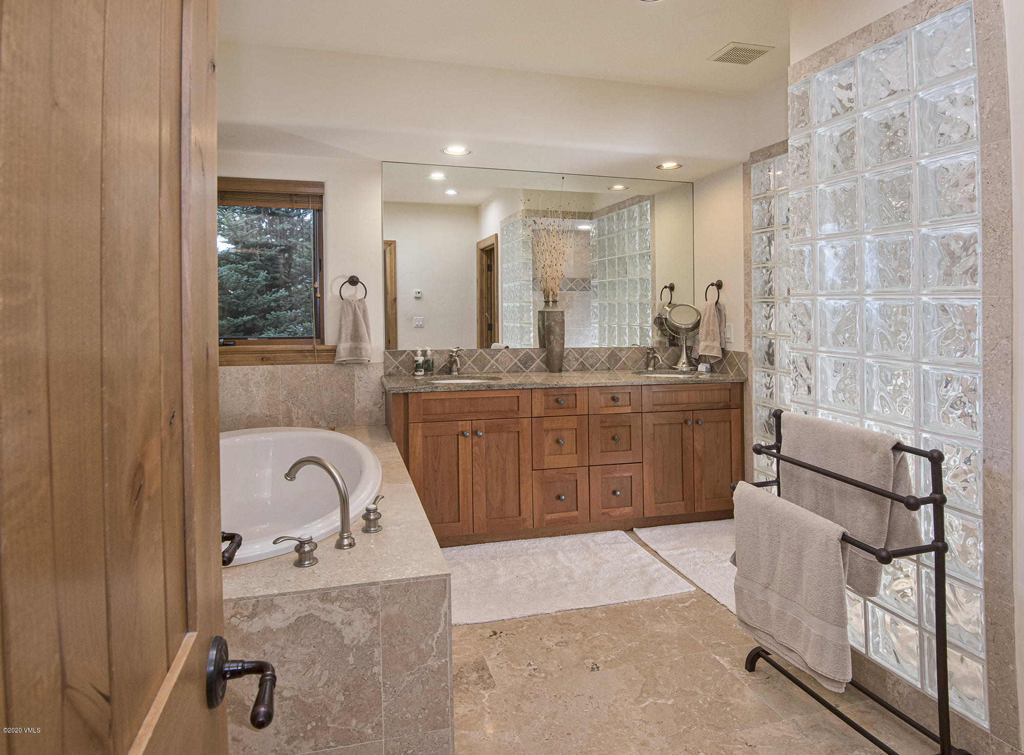 2420 Saddle Ridge Loop Avon, CO 81620 - Photo 9 of 51 2420-SaddleRdgeLp-MLS_12